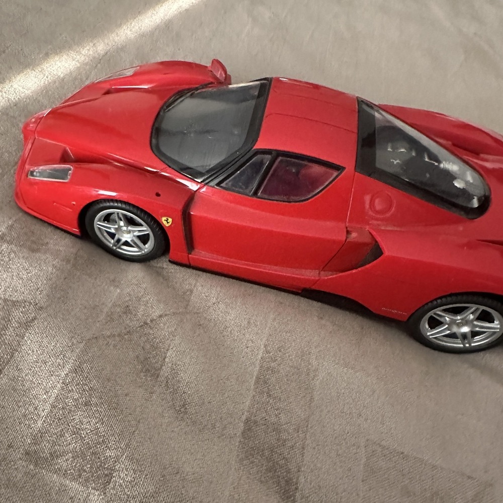 Vintage 2005 Silverlit Ferrari Enzo R/C Car 27MHz 6.0V Red Toy UNTESTED ForPARTS